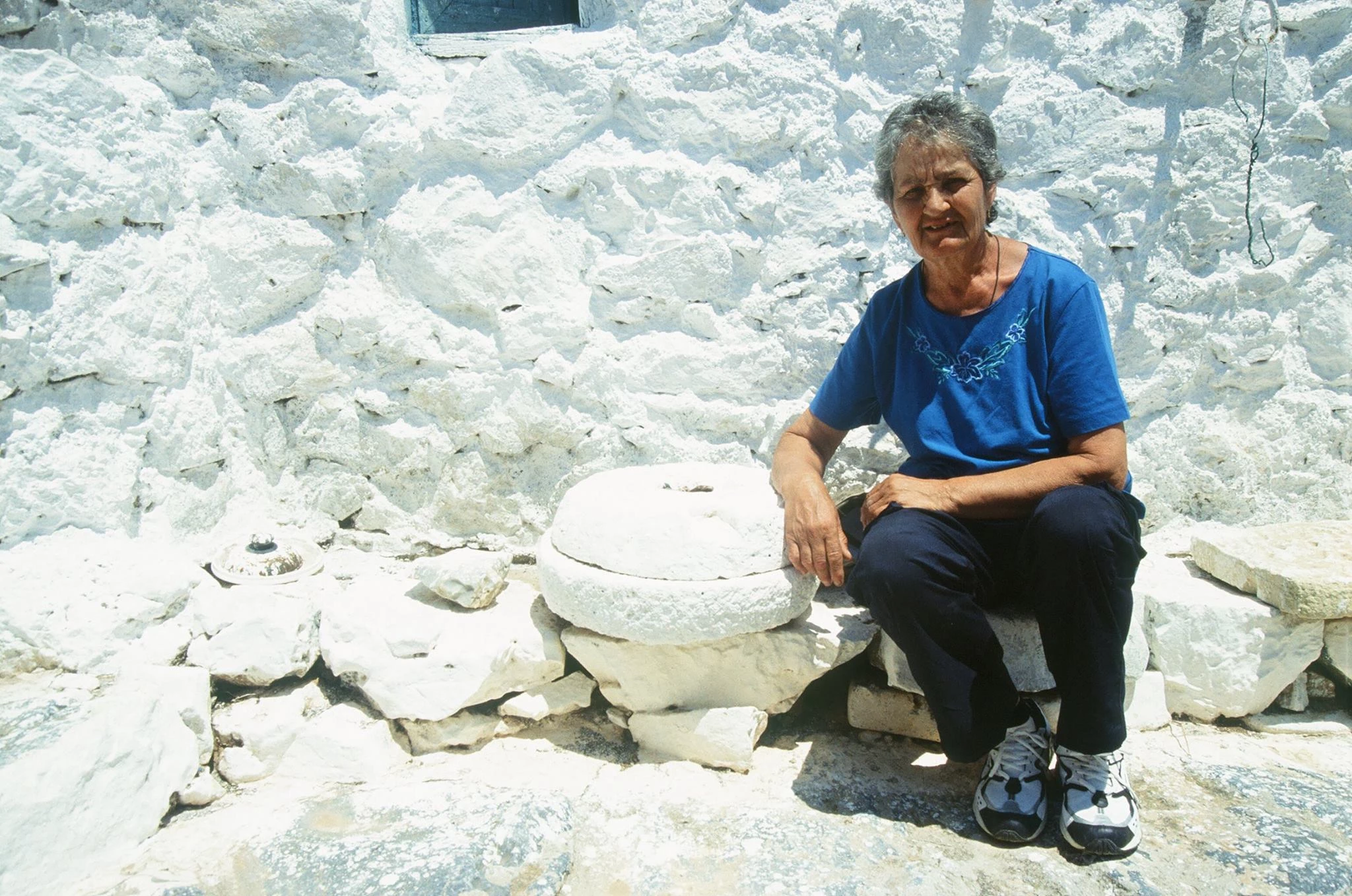 Η κυρά…της Κινάρου αντιμετωπίζει γραφειοκρατικά κωλύματα!- Η απίστευτη ιστορία της 70χρονης Ρηνιώς που ζει μόνη στη βραχονησίδα